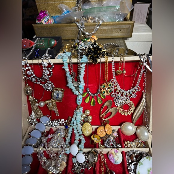 VINTAGE JEWELRY “WONDERS FOUND”
FOR A POSHMARK SHOW at 6PM ET - Picture 2 of 6